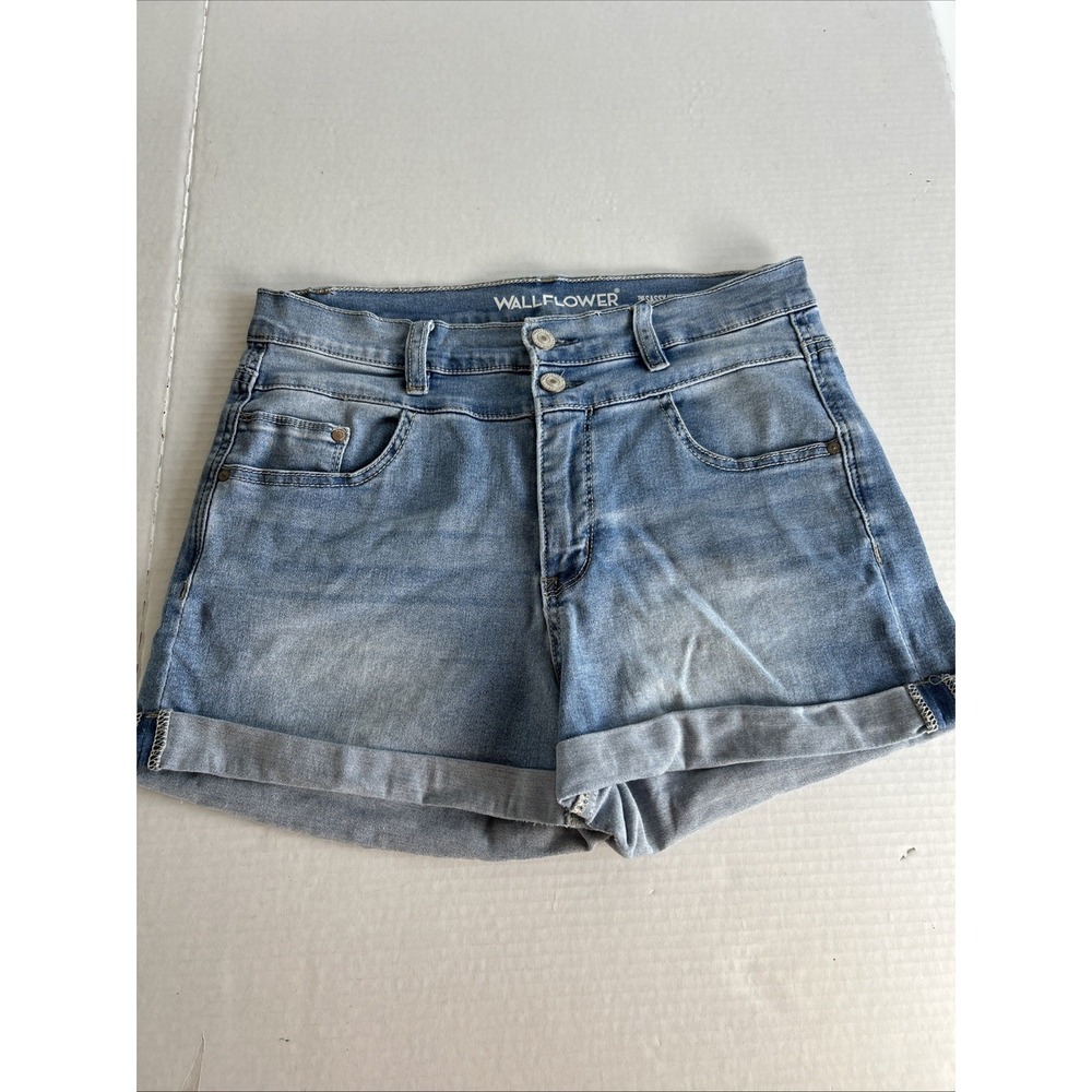 Wallflower The Sassy High Rise Cuff‎ Shorts Two Buttons Waist 28" Inseam 2" 368